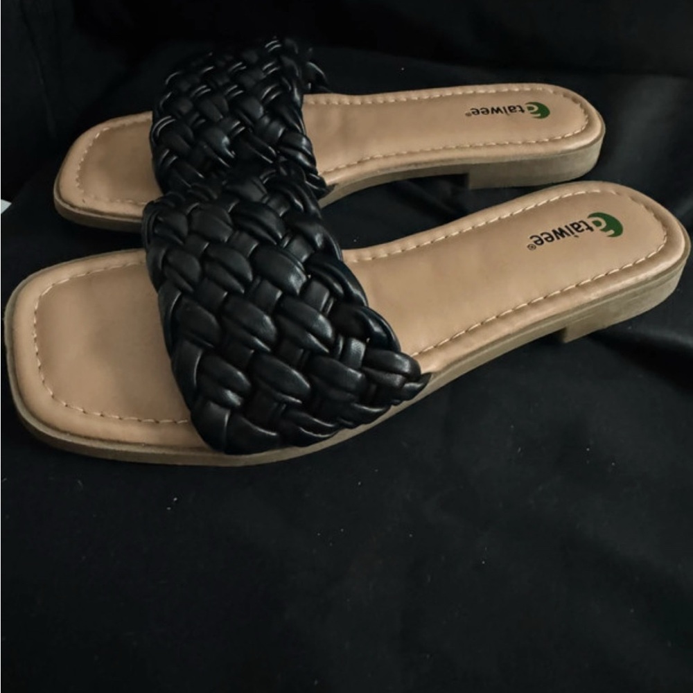 Black and Tan Women's Slide Sandals